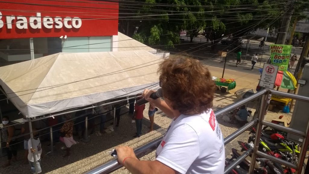 15.10 protesto bradesco feira jpg 39f33