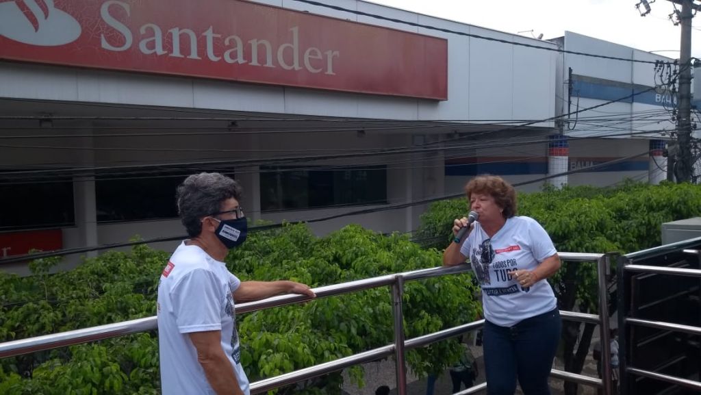 15.10 protesto santander feira b1a62