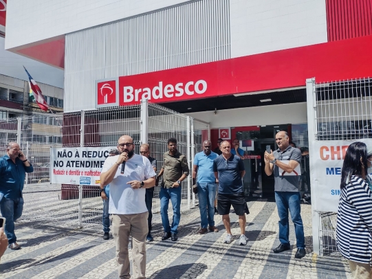18.8 feira protesto bradesco 94aca