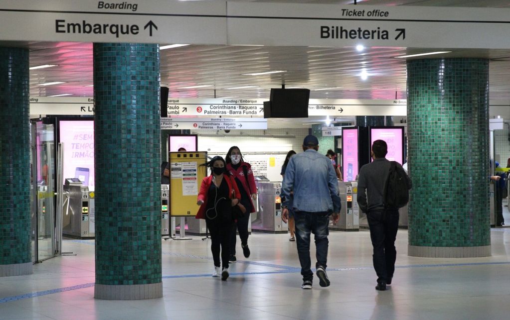 2021 trabalhadores covid df816