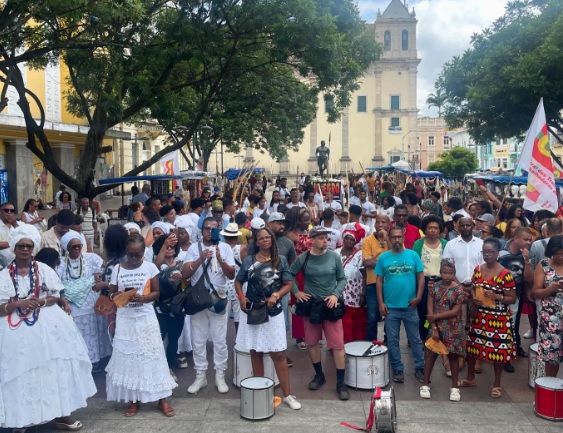 20.11.24 lavagem da estatua de zumbi 8636b