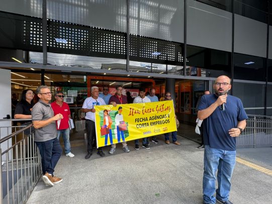 16.4.26 manifestacao itau feira 87265