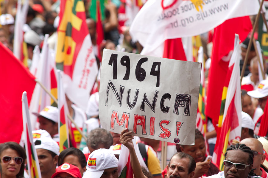 ato em defesa da democracia
