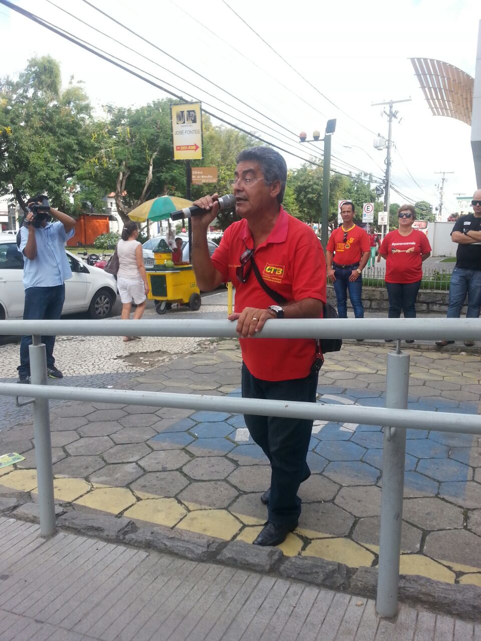 protesto santander feira 3