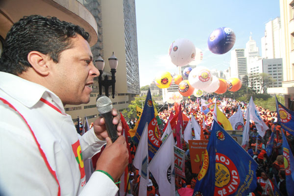 adilson protestos
