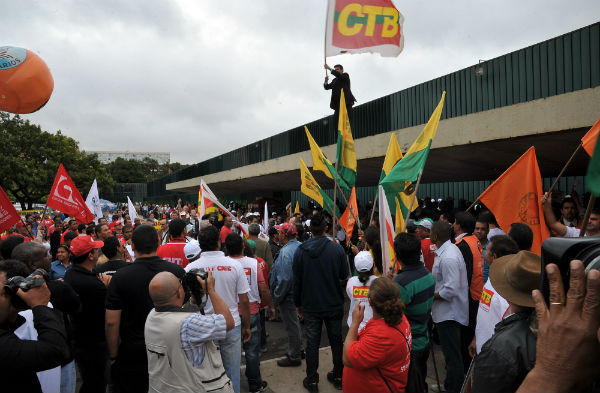 terceirizacao-bandeira ctb1