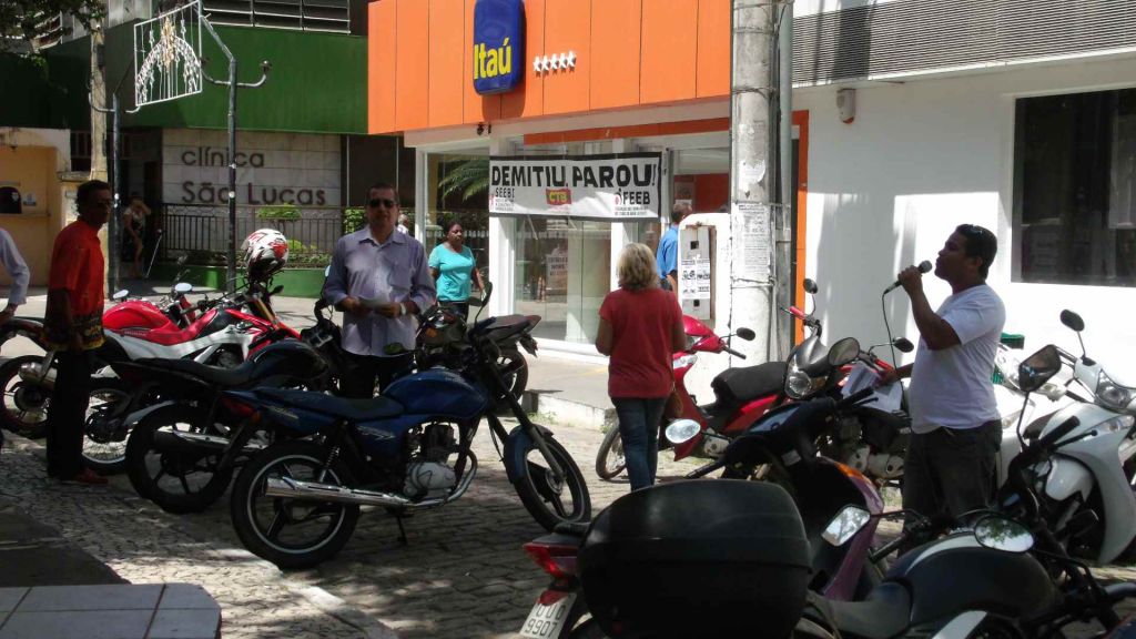 protesto itau ilheus 2015