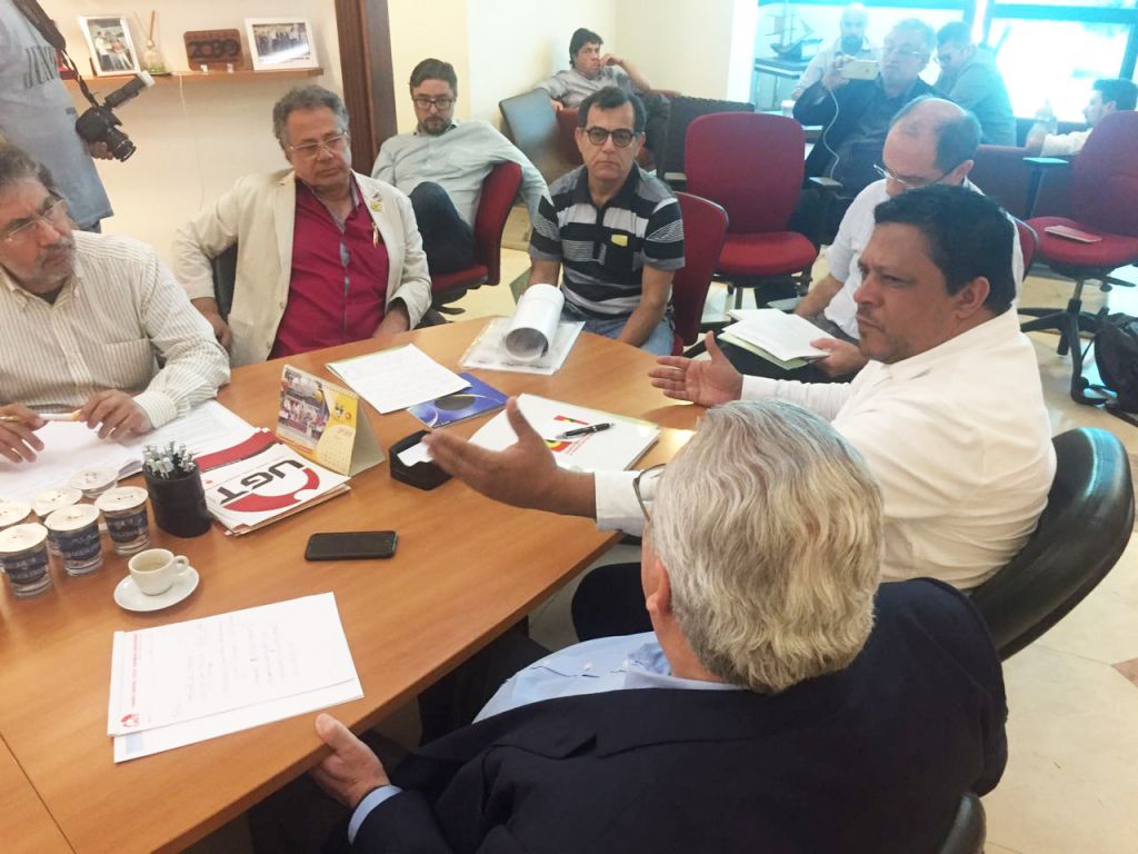 00 centrais reuniao adilson ec568