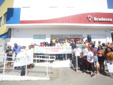 Bancários e moradores protestam contra o fechamento do Bradesco de Cajazeiras 9.7.26 ato bradesco cajazeiras 8ecc7