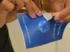 Histórico de Flávio contra trabalhadores ameaça direitos carteira rasgada 2 1784a
